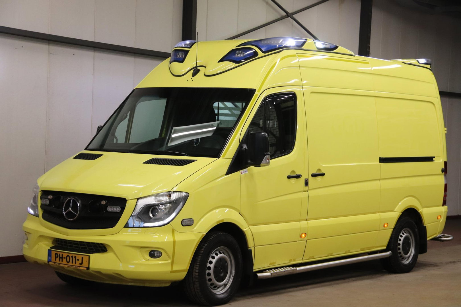 Mercedes-Benz Sprinter 319 CDI 190PK L2H2 AMBULANCE AUTOMAAT Mercedes-benz Sprinter 319 CDI L2H2 AMBULANCE AUTOMAAT Euro 6 Ziekenwagen Rettungswagen Krankenwagen