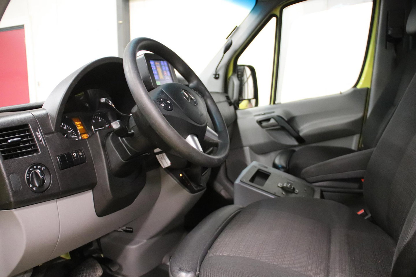 Mercedes-Benz Sprinter 319 CDI 190PK L2H2 AMBULANCE AUTOMAAT Mercedes-benz Sprinter 319 CDI L2H2 AMBULANCE AUTOMAAT Euro 6 Ziekenwagen Rettungswagen Krankenwagen