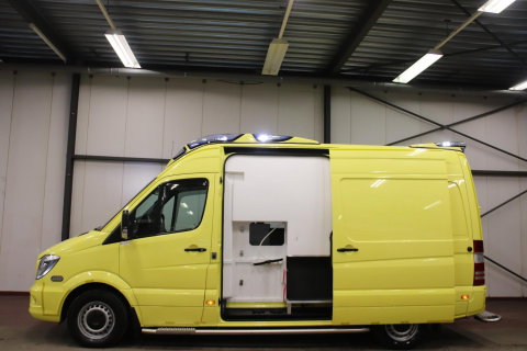 Mercedes-Benz Sprinter 319 CDI 190PK L2H2 AMBULANCE AUTOMAAT Mercedes-benz Sprinter 319 CDI L2H2 AMBULANCE AUTOMAAT Euro 6 Ziekenwagen Rettungswagen Krankenwagen