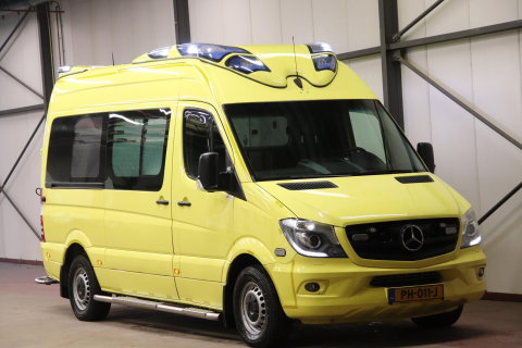 Mercedes-Benz Sprinter 319 CDI 190PK L2H2 AMBULANCE AUTOMAAT Mercedes-benz Sprinter 319 CDI L2H2 AMBULANCE AUTOMAAT Euro 6 Ziekenwagen Rettungswagen Krankenwagen