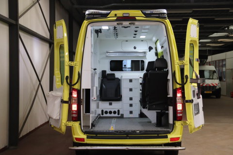 Mercedes-Benz Sprinter 319 CDI 190PK L2H2 AMBULANCE AUTOMAAT Mercedes-benz Sprinter 319 CDI L2H2 AMBULANCE AUTOMAAT Euro 6 Ziekenwagen Rettungswagen Krankenwagen