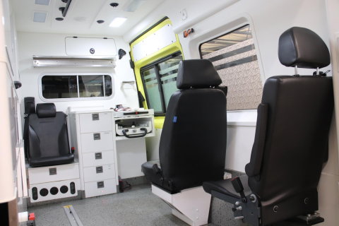 Mercedes-Benz Sprinter 319 CDI 190PK L2H2 AMBULANCE AUTOMAAT Mercedes-benz Sprinter 319 CDI L2H2 AMBULANCE AUTOMAAT Euro 6 Ziekenwagen Rettungswagen Krankenwagen