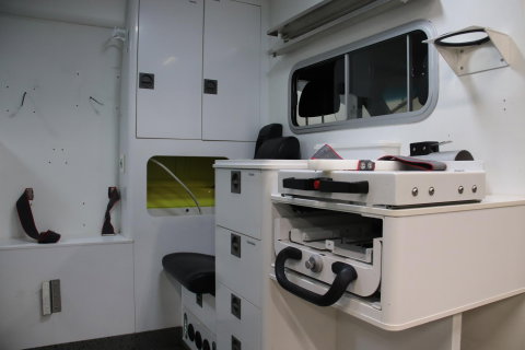 Mercedes-Benz Sprinter 319 CDI 190PK L2H2 AMBULANCE AUTOMAAT Mercedes-benz Sprinter 319 CDI L2H2 AMBULANCE AUTOMAAT Euro 6 Ziekenwagen Rettungswagen Krankenwagen