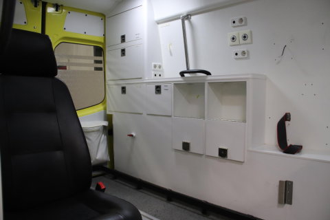 Mercedes-Benz Sprinter 319 CDI 190PK L2H2 AMBULANCE AUTOMAAT Mercedes-benz Sprinter 319 CDI L2H2 AMBULANCE AUTOMAAT Euro 6 Ziekenwagen Rettungswagen Krankenwagen