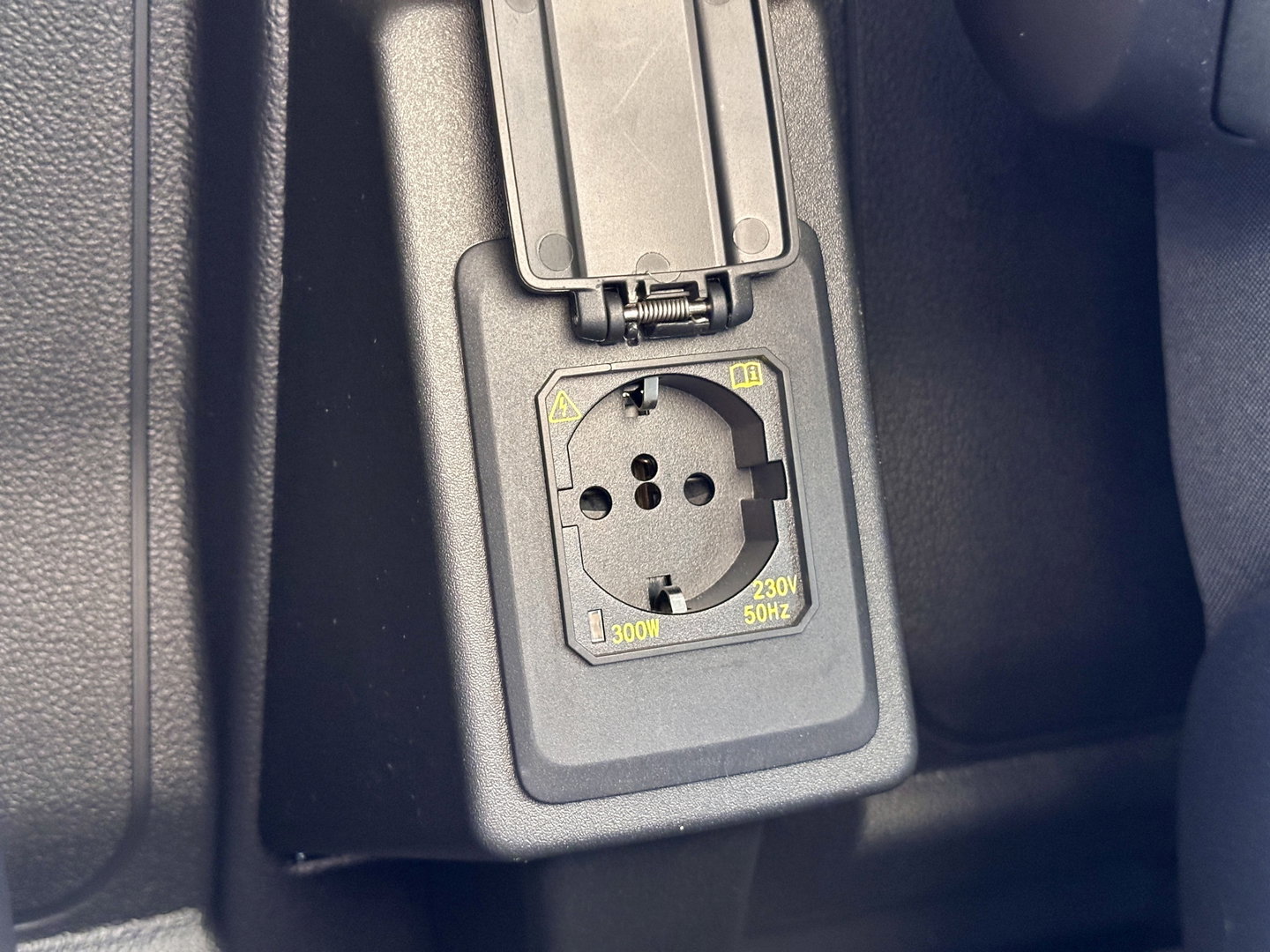 Volkswagen Caddy Cargo 2.0 TDI Style | LED | Apple Carplay | Achteruitcamera | Parkeersensoren | Airconditioning |