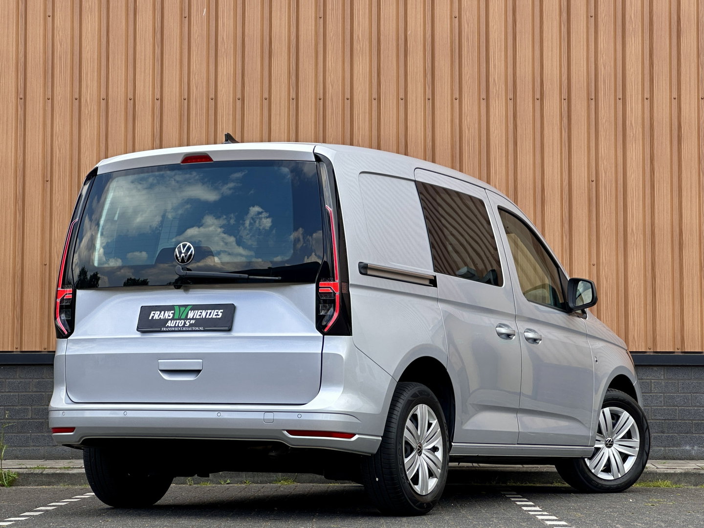 Volkswagen Caddy Cargo 2.0 TDI Style | LED | Apple Carplay | Achteruitcamera | Parkeersensoren | Airconditioning |