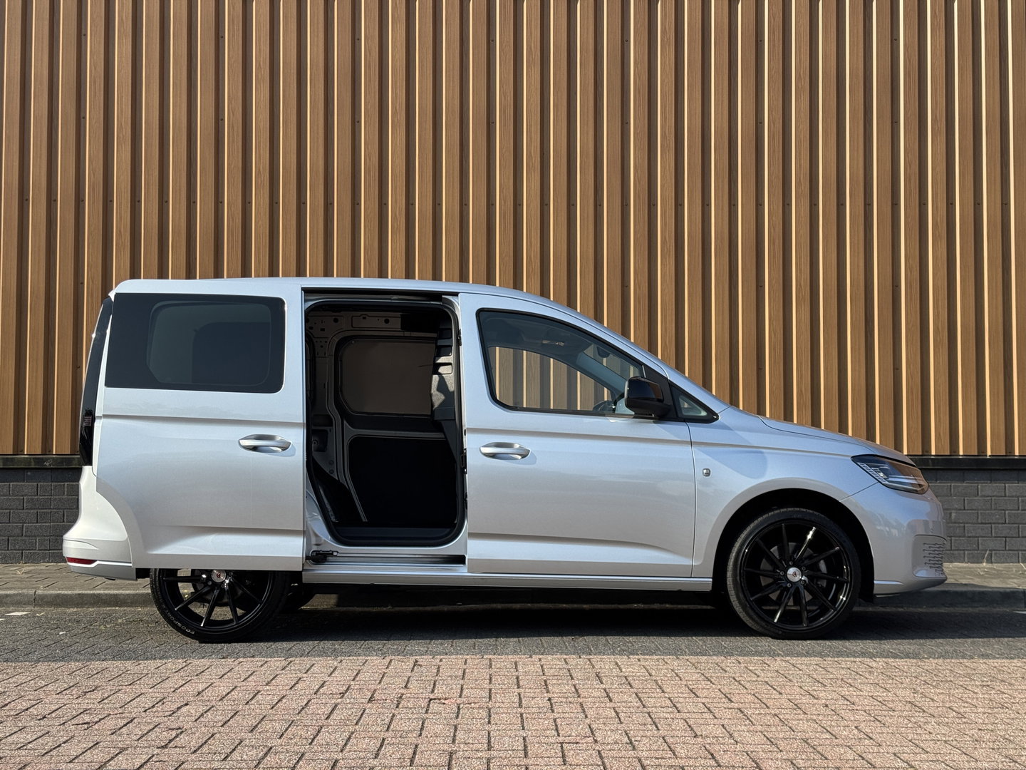 Volkswagen Caddy Cargo 2.0 TDI Style | LED | Apple Carplay | Achteruitcamera | Parkeersensoren | Airconditioning |