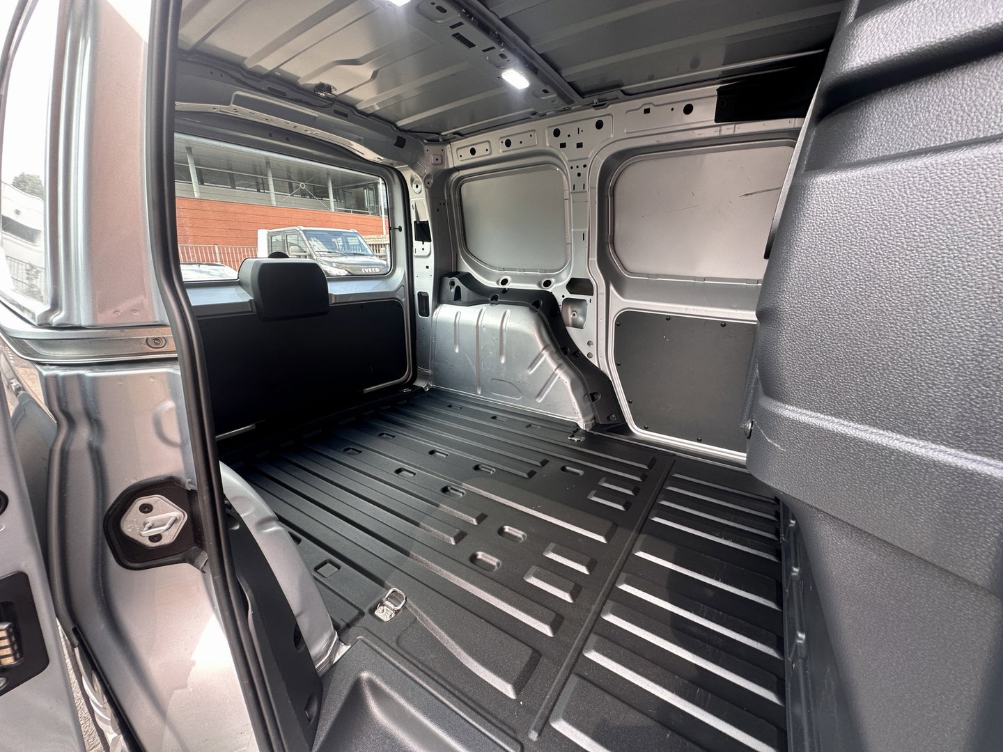 Volkswagen Caddy Cargo 2.0 TDI Style | LED | Apple Carplay | Achteruitcamera | Parkeersensoren | Airconditioning |