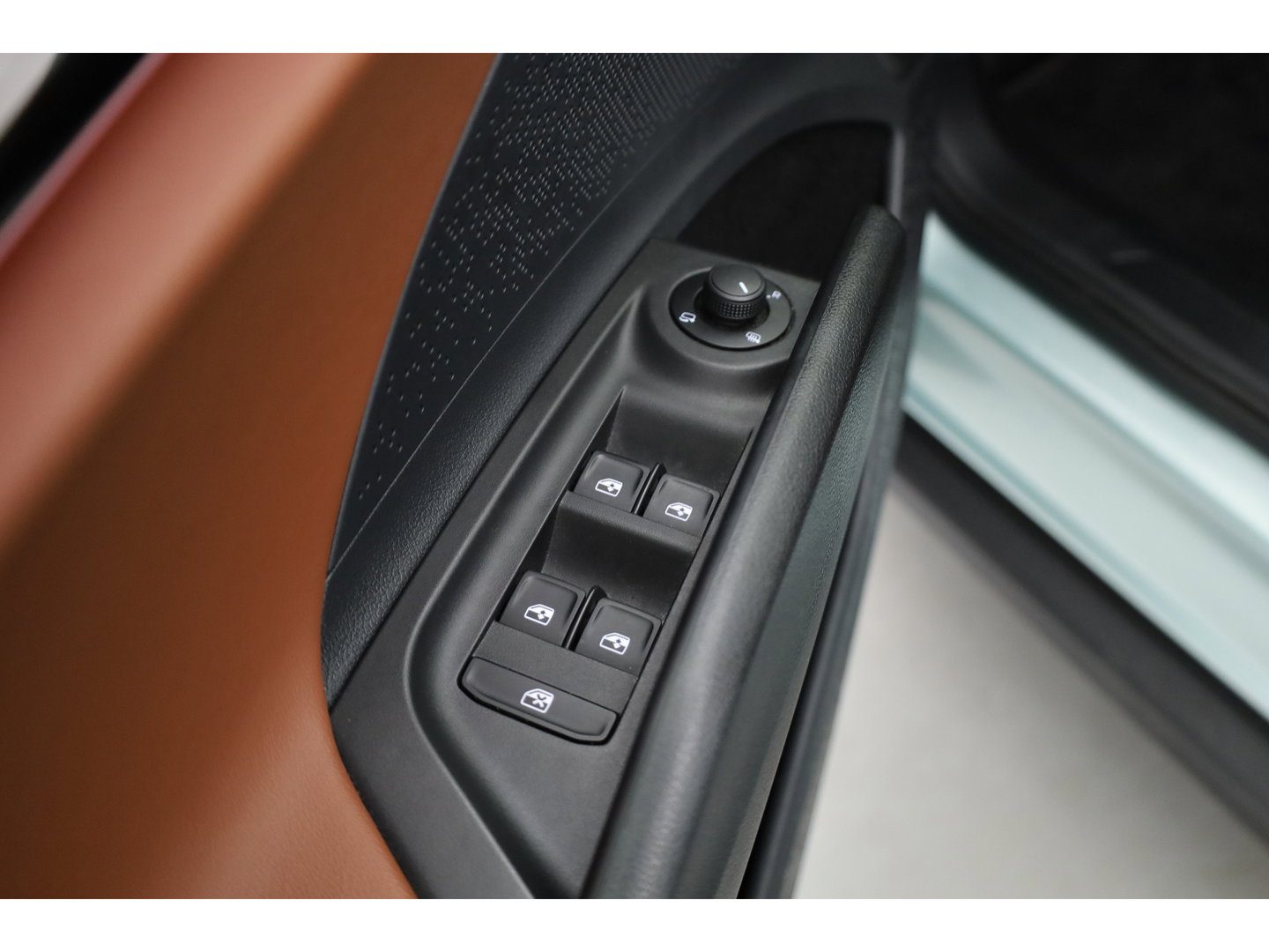 Škoda Enyaq iV 60 | RIJKLAAR!! | Warmtepomp | Adapt. Cruise | Trekhaak | Stoel- Stuurverw. | Memory | Keyless
