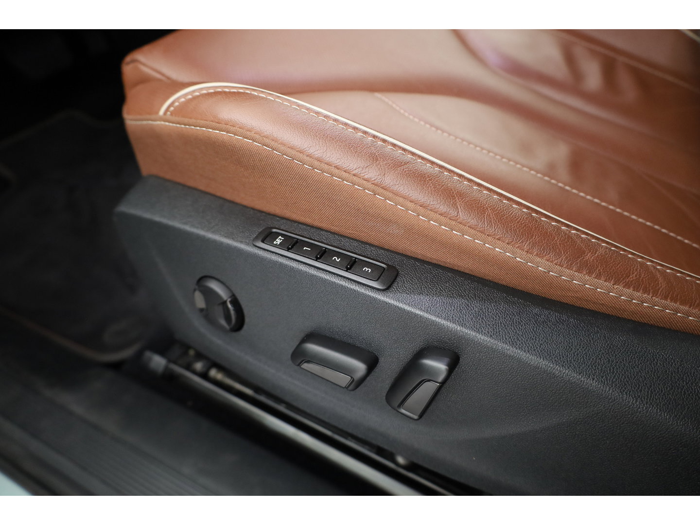 Škoda Enyaq iV 60 | RIJKLAAR!! | Warmtepomp | Adapt. Cruise | Trekhaak | Stoel- Stuurverw. | Memory | Keyless