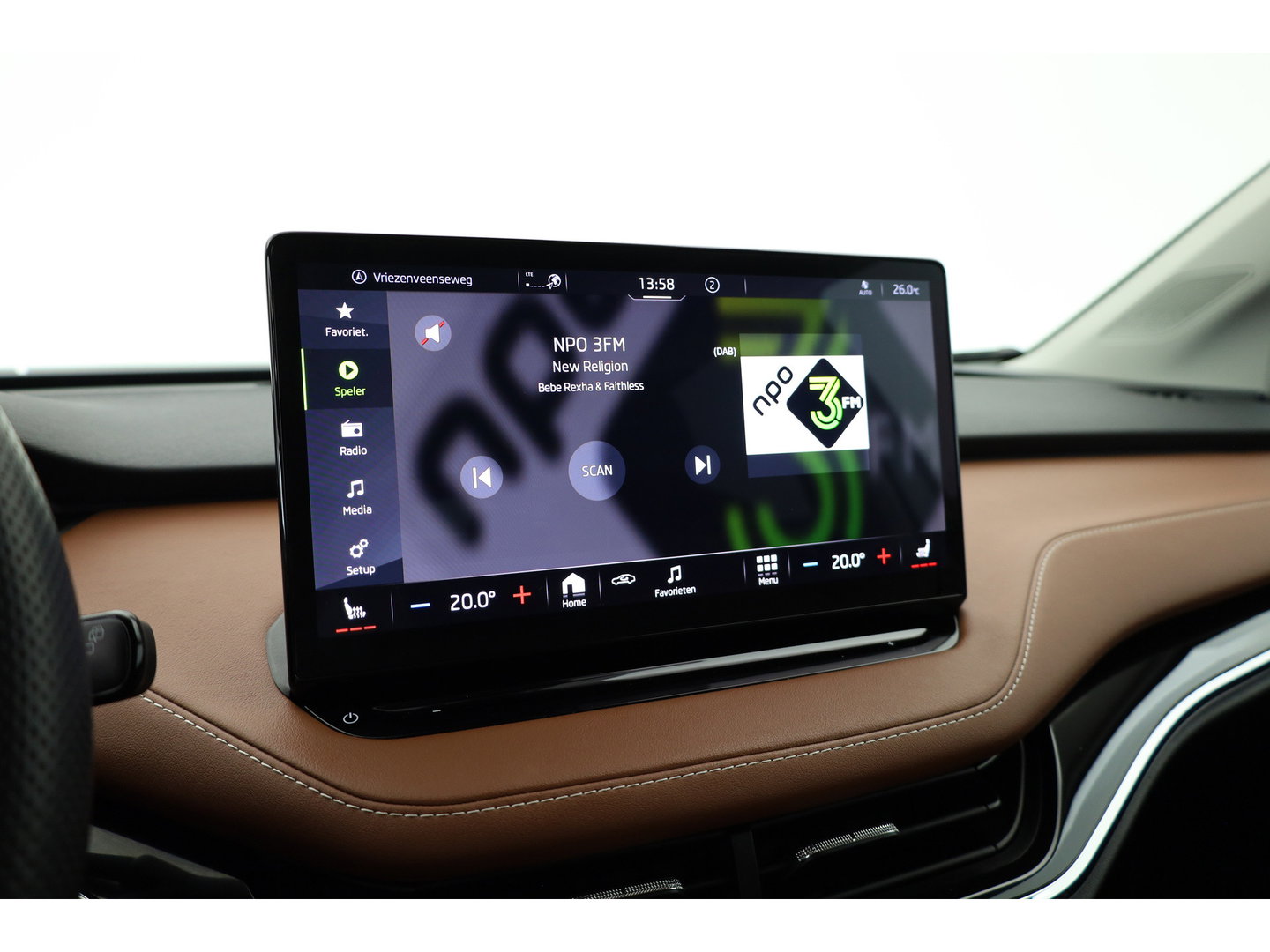 Škoda Enyaq iV 60 | RIJKLAAR!! | Warmtepomp | Adapt. Cruise | Trekhaak | Stoel- Stuurverw. | Memory | Keyless