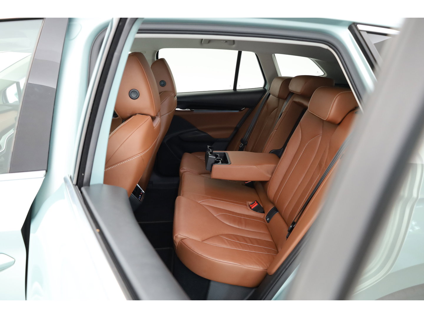 Škoda Enyaq iV 60 | RIJKLAAR!! | Warmtepomp | Adapt. Cruise | Trekhaak | Stoel- Stuurverw. | Memory | Keyless