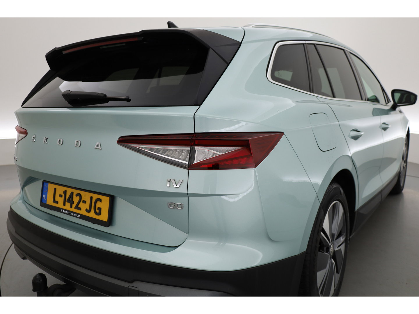 Škoda Enyaq iV 60 | RIJKLAAR!! | Warmtepomp | Adapt. Cruise | Trekhaak | Stoel- Stuurverw. | Memory | Keyless