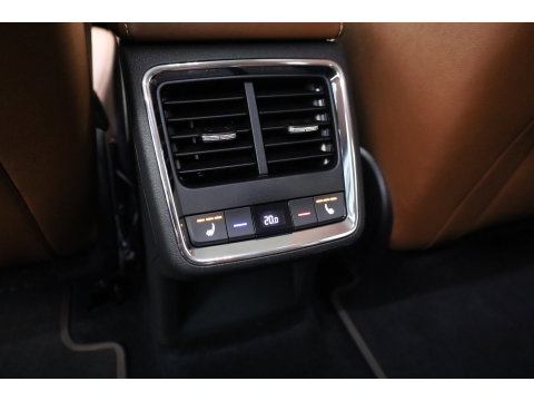 Škoda Enyaq iV 60 | RIJKLAAR!! | Warmtepomp | Adapt. Cruise | Trekhaak | Stoel- Stuurverw. | Memory | Keyless