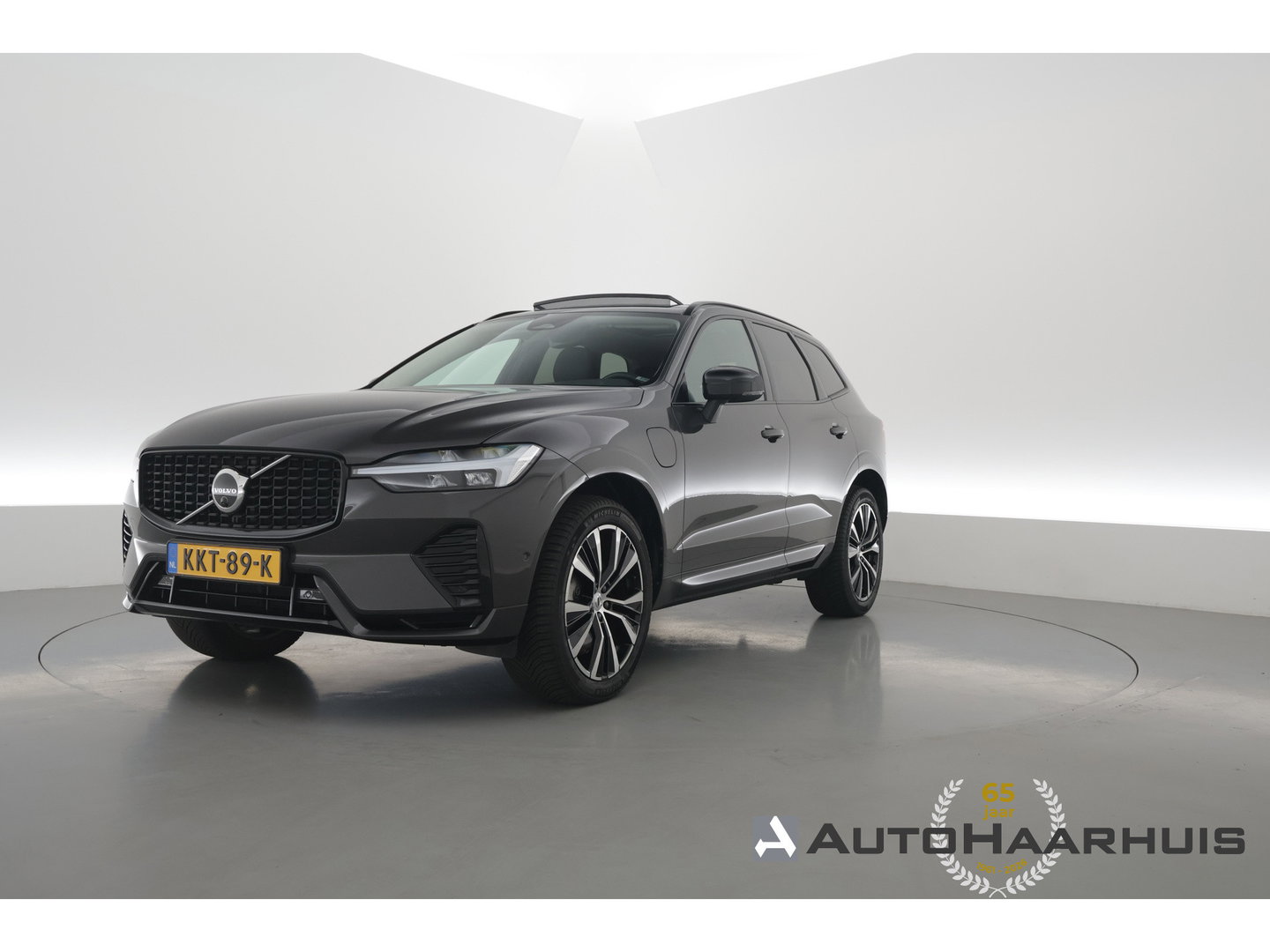 Volvo XC60 2.0 T6 Plug-in hybrid AWD Plus Dark | RIJKLAAR!! | Pano | Leder | Trekhaak | Adapt. Cruise | Stoel- Stuurverw. | 360cam | Memory | Harman Kardon