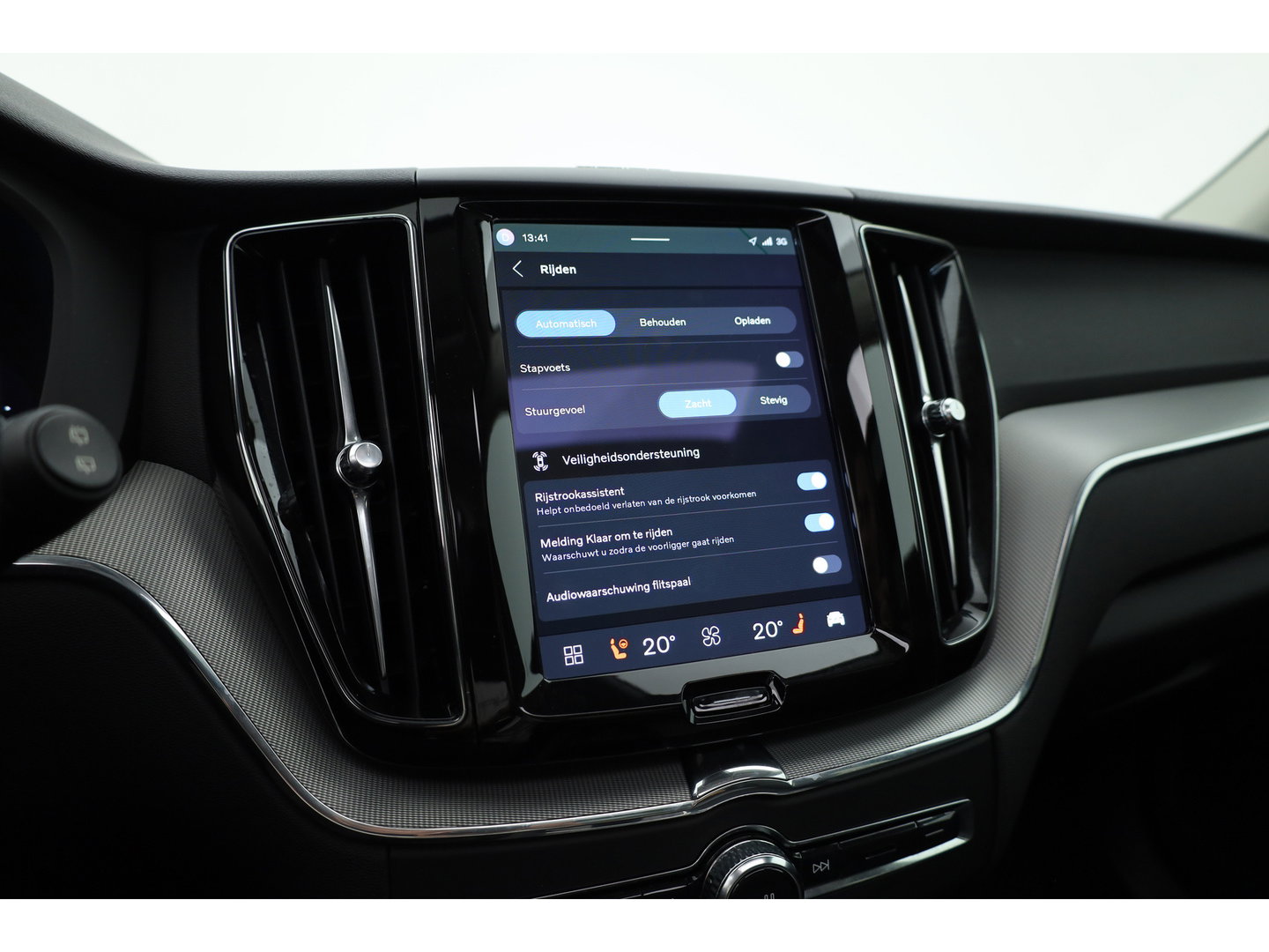 Volvo XC60 2.0 T6 Plug-in hybrid AWD Plus Dark | RIJKLAAR!! | Pano | Leder | Trekhaak | Adapt. Cruise | Stoel- Stuurverw. | 360cam | Memory | Harman Kardon