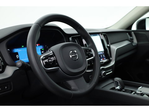 Volvo XC60 2.0 T6 Plug-in hybrid AWD Plus Dark | RIJKLAAR!! | Pano | Leder | Trekhaak | Adapt. Cruise | Stoel- Stuurverw. | 360cam | Memory | Harman Kardon
