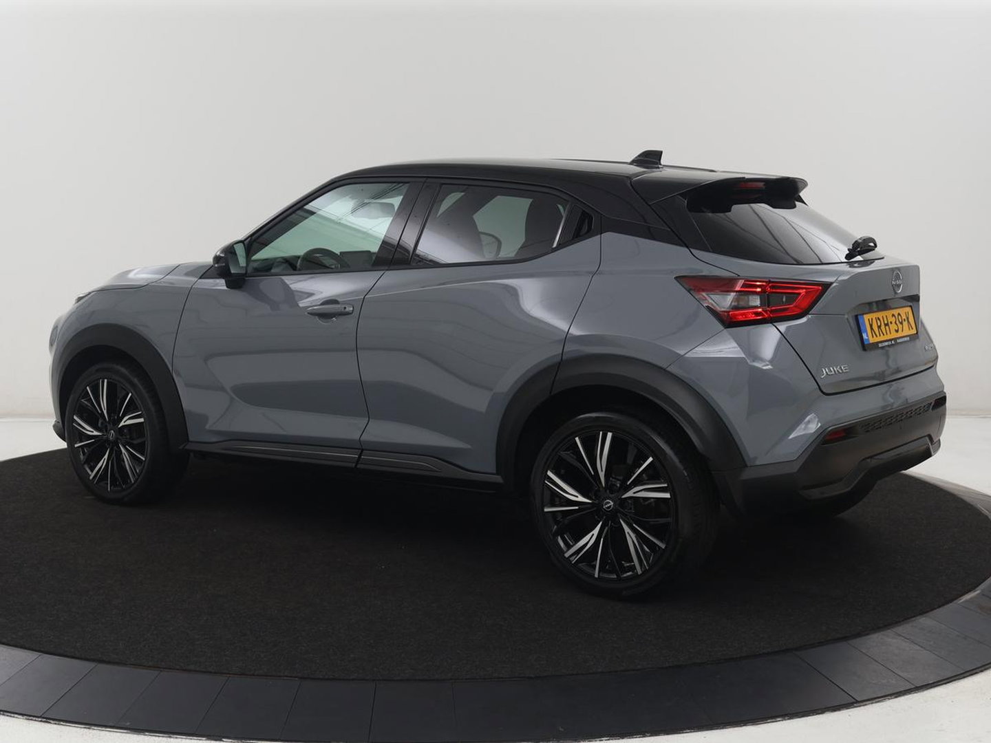 Nissan Juke 1.0 DIG-T N-Design | Half leder | Carplay | Cruise control | Park assist | Camera | Climate control | Keyless | Lichtmetaal 19" |