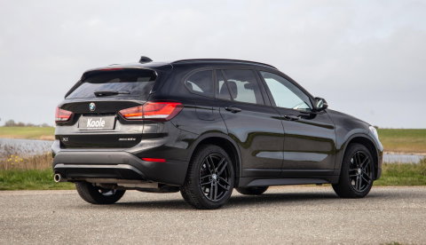 BMW X1 xDrive25e Executive BLACK LINE / CAMERA / CARPLAY / HEAD UP DISPLAY / LEDER / LED / CRUISE CONTROLE / STOELVERWARMING