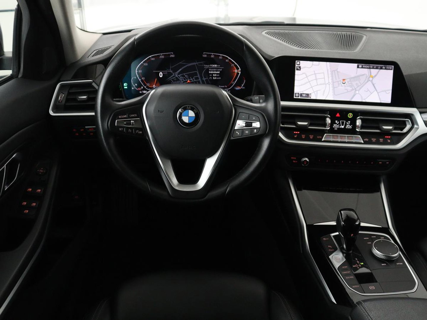 BMW 3 Serie Touring 318i Business Edition Plus | Leder | Stoelverwarming | Carplay | Virtueel dashboard | Cruise control | Climate control | Park assist | Full LED |