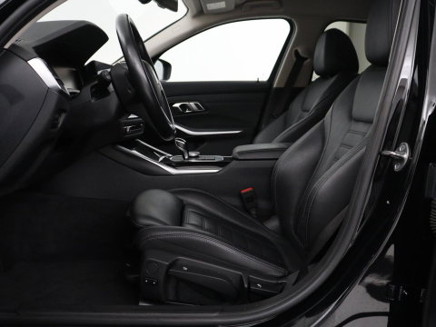 BMW 3 Serie Touring 318i Business Edition Plus | Leder | Stoelverwarming | Carplay | Virtueel dashboard | Cruise control | Climate control | Park assist | Full LED |