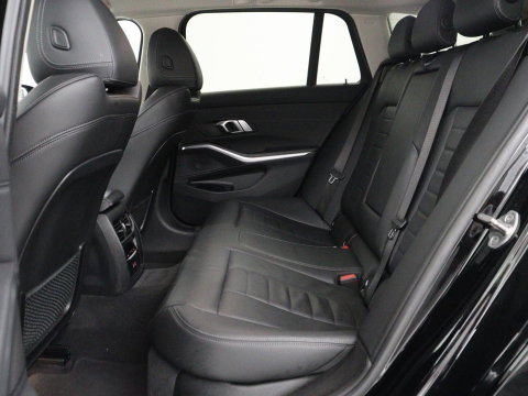 BMW 3 Serie Touring 318i Business Edition Plus | Leder | Stoelverwarming | Carplay | Virtueel dashboard | Cruise control | Climate control | Park assist | Full LED |