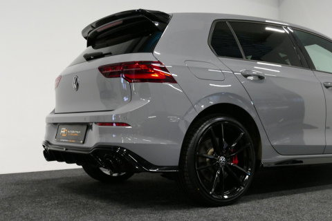 Volkswagen Golf 1.4 GTE / GTI Look Diffuser / GTI look Spoiler / Maxton Design Bodykit / Matrix LED / Apple Carplay - Android Auto / Stoelverwarming / Ambienteverlichting / Moonstone Grey / 19'' LMV / Achteruitrijcamera / Sport-Chassis / Rode zadels / DCC / Mistverlichti
