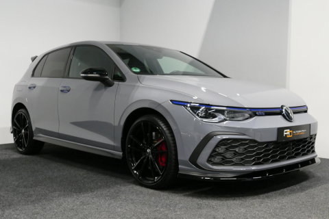 Volkswagen Golf 1.4 GTE / GTI Look Diffuser / GTI look Spoiler / Maxton Design Bodykit / Matrix LED / Apple Carplay - Android Auto / Stoelverwarming / Ambienteverlichting / Moonstone Grey / 19'' LMV / Achteruitrijcamera / Sport-Chassis / Rode zadels / DCC / Mistverlichti