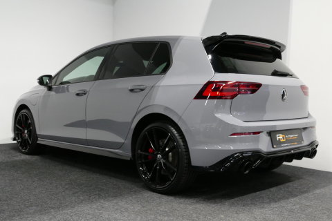 Volkswagen Golf 1.4 GTE / GTI Look Diffuser / GTI look Spoiler / Maxton Design Bodykit / Matrix LED / Apple Carplay - Android Auto / Stoelverwarming / Ambienteverlichting / Moonstone Grey / 19'' LMV / Achteruitrijcamera / Sport-Chassis / Rode zadels / DCC / Mistverlichti