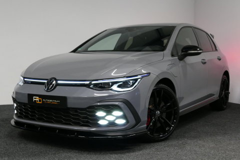 Volkswagen Golf 1.4 GTE / GTI Look Diffuser / GTI look Spoiler / Maxton Design Bodykit / Matrix LED / Apple Carplay - Android Auto / Stoelverwarming / Ambienteverlichting / Moonstone Grey / 19'' LMV / Achteruitrijcamera / Sport-Chassis / Rode zadels / DCC / Mistverlichti