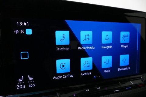 Volkswagen Golf 1.4 GTE / GTI Look Diffuser / GTI look Spoiler / Maxton Design Bodykit / Matrix LED / Apple Carplay - Android Auto / Stoelverwarming / Ambienteverlichting / Moonstone Grey / 19'' LMV / Achteruitrijcamera / Sport-Chassis / Rode zadels / DCC / Mistverlichti