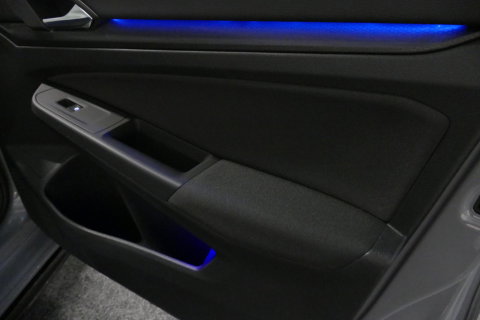 Volkswagen Golf 1.4 GTE / GTI Look Diffuser / GTI look Spoiler / Maxton Design Bodykit / Matrix LED / Apple Carplay - Android Auto / Stoelverwarming / Ambienteverlichting / Moonstone Grey / 19'' LMV / Achteruitrijcamera / Sport-Chassis / Rode zadels / DCC / Mistverlichti