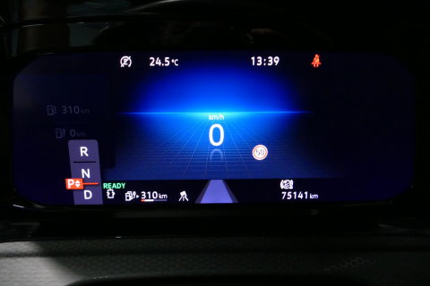 Volkswagen Golf 1.4 GTE / GTI Look Diffuser / GTI look Spoiler / Maxton Design Bodykit / Matrix LED / Apple Carplay - Android Auto / Stoelverwarming / Ambienteverlichting / Moonstone Grey / 19'' LMV / Achteruitrijcamera / Sport-Chassis / Rode zadels / DCC / Mistverlichti