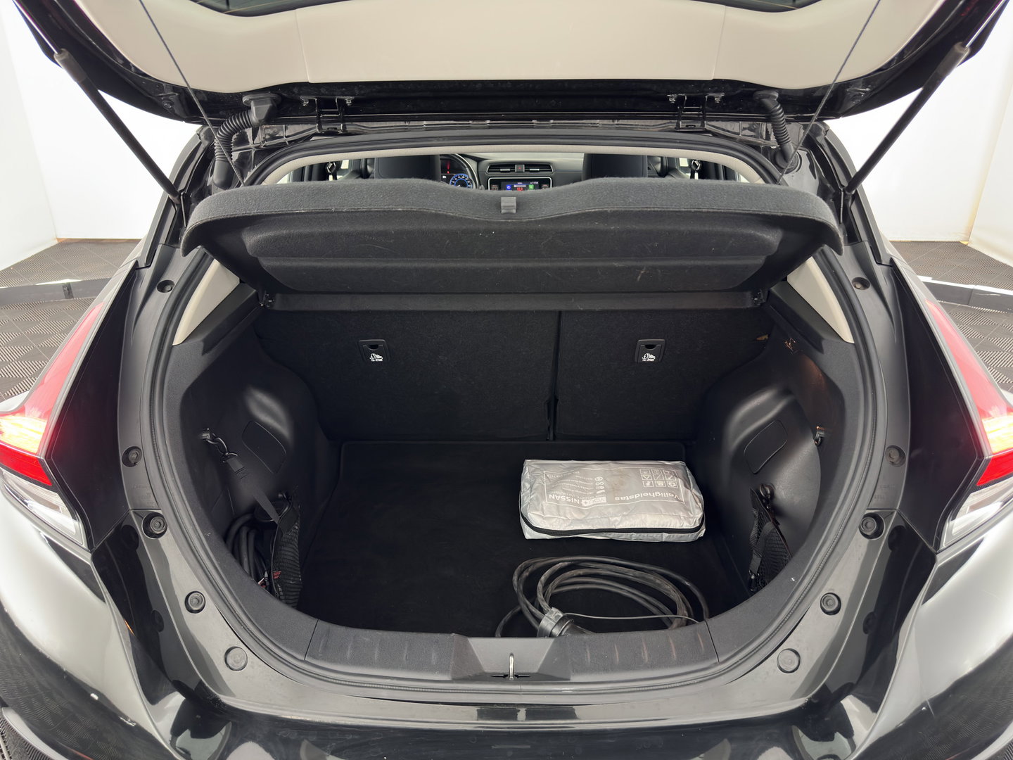 Nissan Leaf Acenta 40 kWh Aut. *HEATPUMP | ADAPTIVE-CRUISE | KEYLESS | TOPVIEW | NAVI-FULLMAP | BLINDSPOT | DAB+ | HEATED-COMFORTSEATS | DIGI-COCKPIT | PRIVACYGLASS | 16"ALU*
