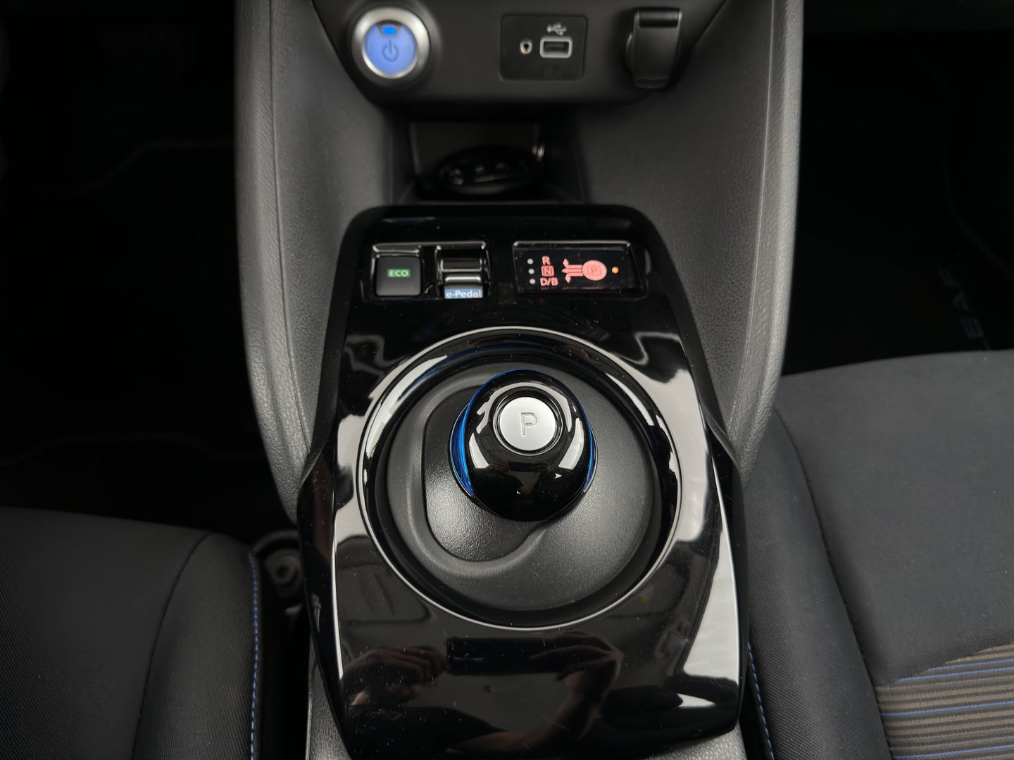 Nissan Leaf Acenta 40 kWh Aut. *HEATPUMP | ADAPTIVE-CRUISE | KEYLESS | TOPVIEW | NAVI-FULLMAP | BLINDSPOT | DAB+ | HEATED-COMFORTSEATS | DIGI-COCKPIT | PRIVACYGLASS | 16"ALU*