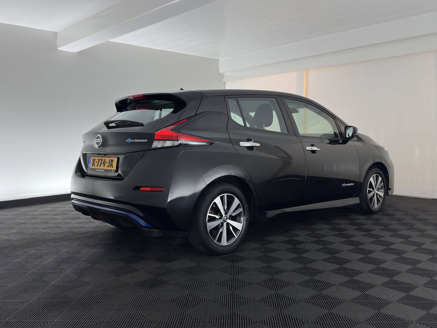 Nissan Leaf Acenta 40 kWh Aut. *HEATPUMP | ADAPTIVE-CRUISE | KEYLESS | TOPVIEW | NAVI-FULLMAP | BLINDSPOT | DAB+ | HEATED-COMFORTSEATS | DIGI-COCKPIT | PRIVACYGLASS | 16"ALU*