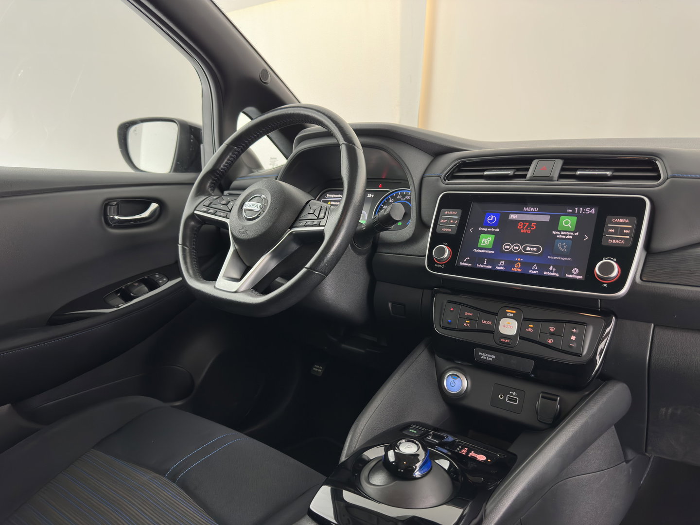 Nissan Leaf Acenta 40 kWh Aut. *HEATPUMP | ADAPTIVE-CRUISE | KEYLESS | TOPVIEW | NAVI-FULLMAP | BLINDSPOT | DAB+ | HEATED-COMFORTSEATS | DIGI-COCKPIT | PRIVACYGLASS | 16"ALU*