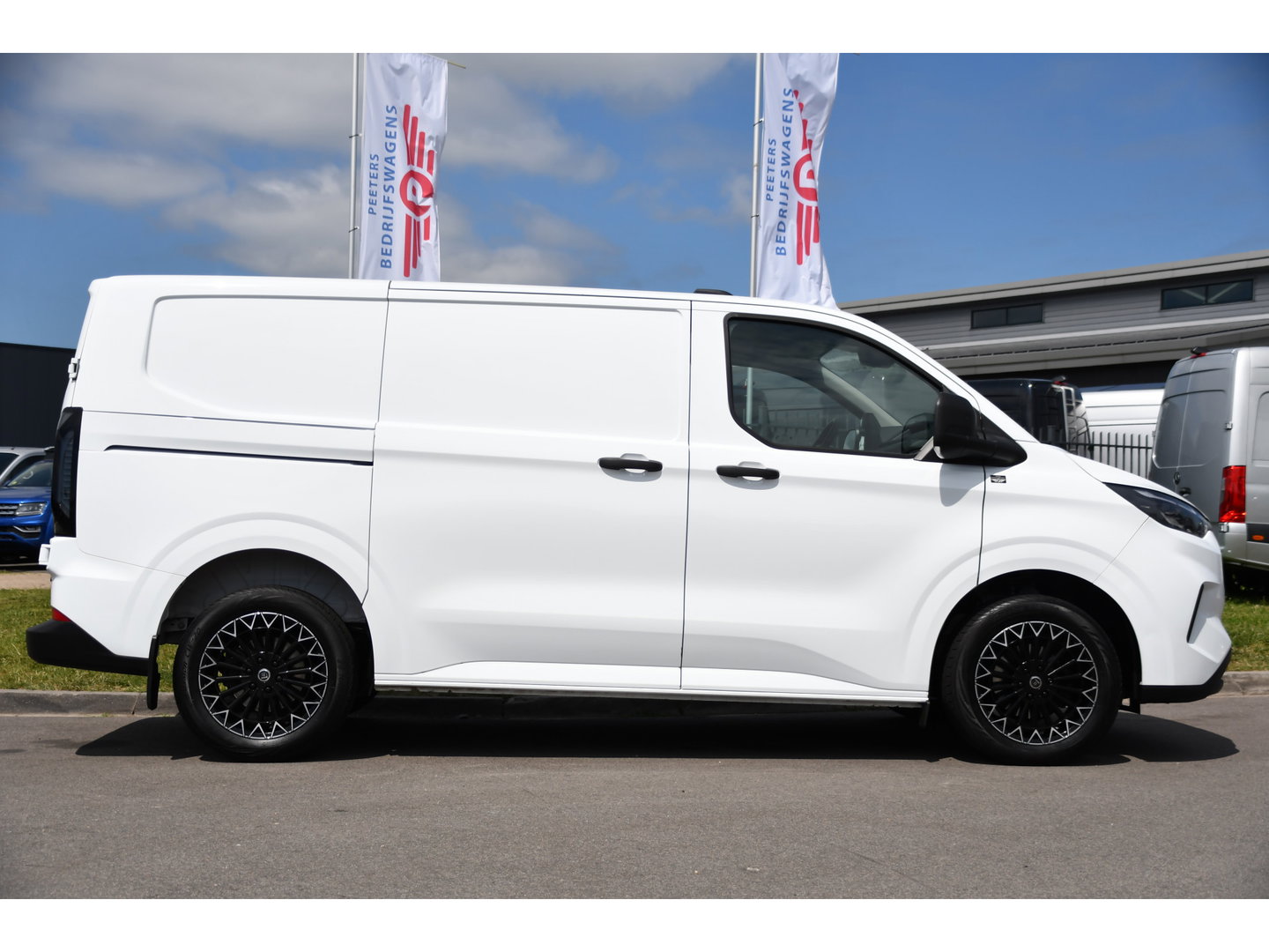 Ford Transit Custom 300 2.0 TDCI L1H1 AWD PB Edition Camera, Adaptieve Cruise, Carplay, 4x4, Virtual, 136pk, Automaat, LED, Multimedia, Sensoren, Uniek!