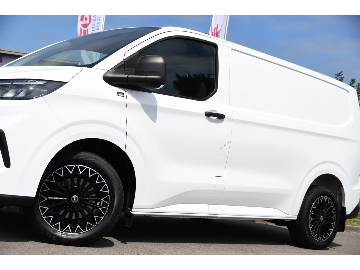 Ford Transit Custom 300 2.0 TDCI L1H1 AWD PB Edition Camera, Adaptieve Cruise, Carplay, 4x4, Virtual, 136pk, Automaat, LED, Multimedia, Sensoren, Uniek!