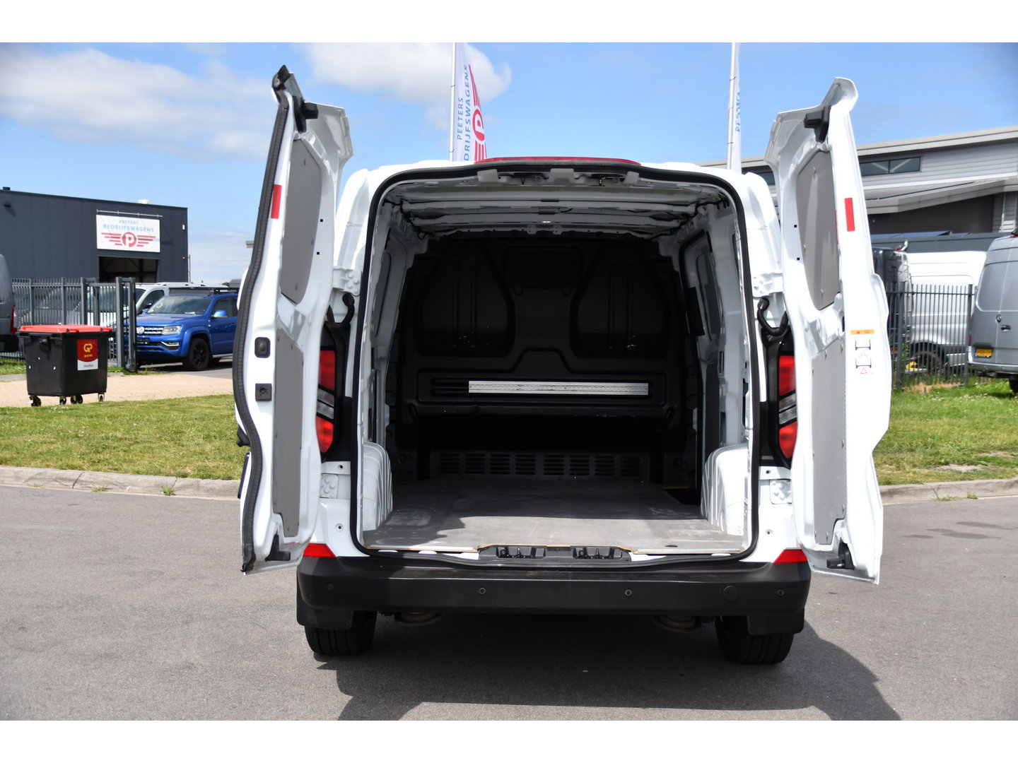 Ford Transit Custom 300 2.0 TDCI L1H1 AWD PB Edition Camera, Adaptieve Cruise, Carplay, 4x4, Virtual, 136pk, Automaat, LED, Multimedia, Sensoren, Uniek!