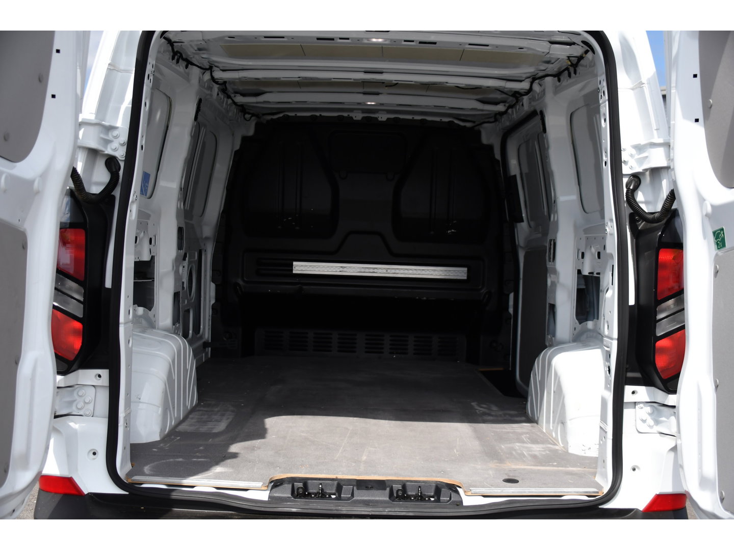 Ford Transit Custom 300 2.0 TDCI L1H1 AWD PB Edition Camera, Adaptieve Cruise, Carplay, 4x4, Virtual, 136pk, Automaat, LED, Multimedia, Sensoren, Uniek!