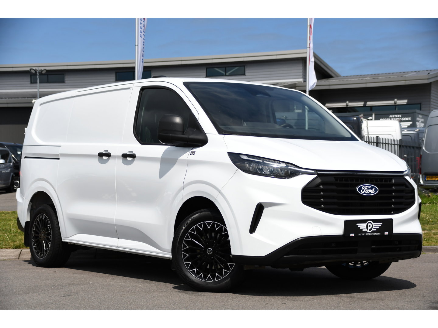 Ford Transit Custom 300 2.0 TDCI L1H1 AWD PB Edition Camera, Adaptieve Cruise, Carplay, 4x4, Virtual, 136pk, Automaat, LED, Multimedia, Sensoren, Uniek!