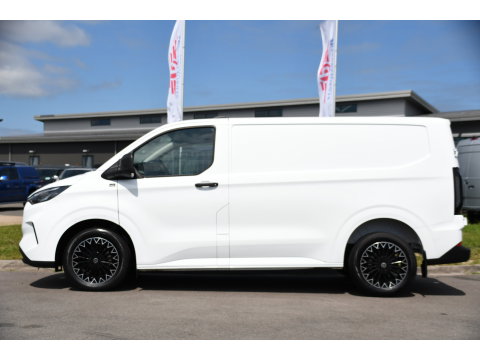 Ford Transit Custom 300 2.0 TDCI L1H1 AWD PB Edition Camera, Adaptieve Cruise, Carplay, 4x4, Virtual, 136pk, Automaat, LED, Multimedia, Sensoren, Uniek!