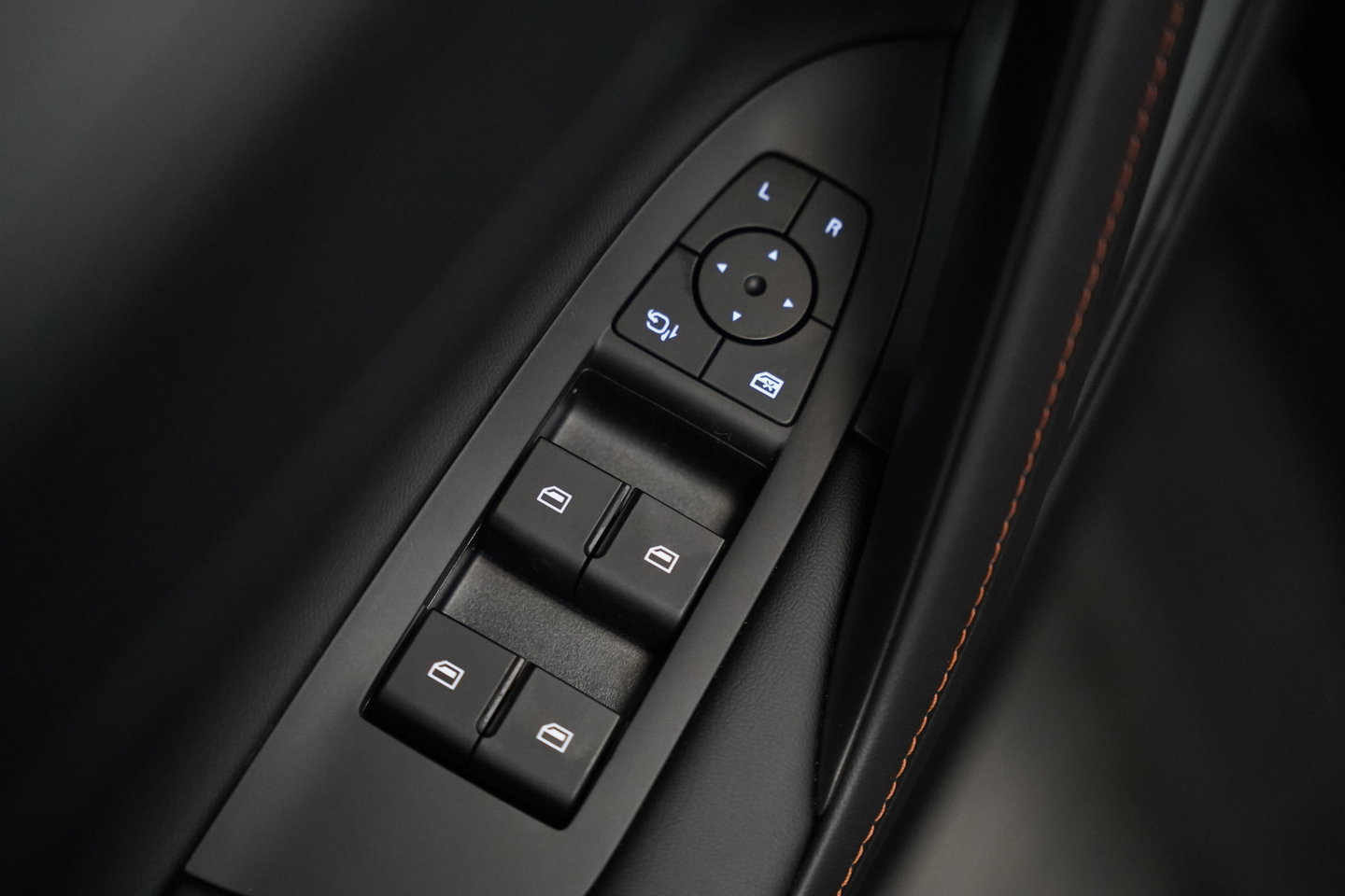 MG HS MG PHEV 1.5 Luxury Treeplanken electrische klep 360 camera 24 Maanden garantie* (Vraag naar de voorwaarden)