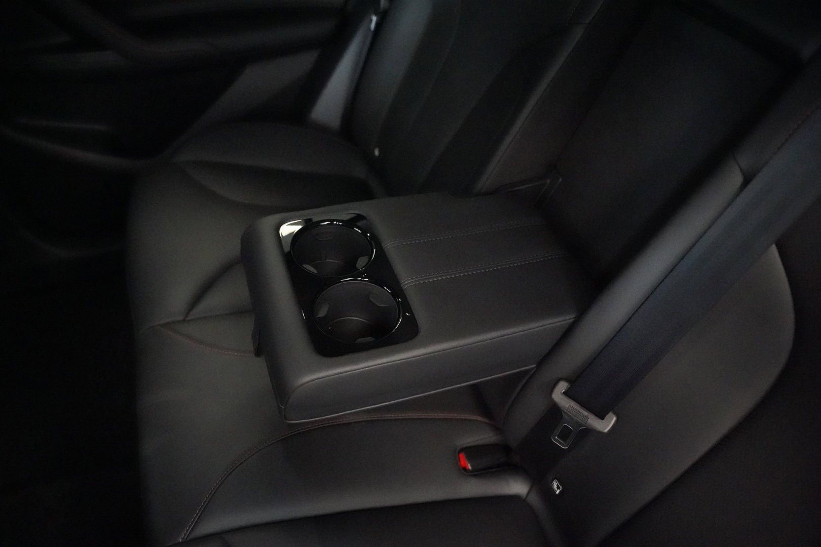 MG HS MG PHEV 1.5 Luxury Treeplanken electrische klep 360 camera 24 Maanden garantie* (Vraag naar de voorwaarden)