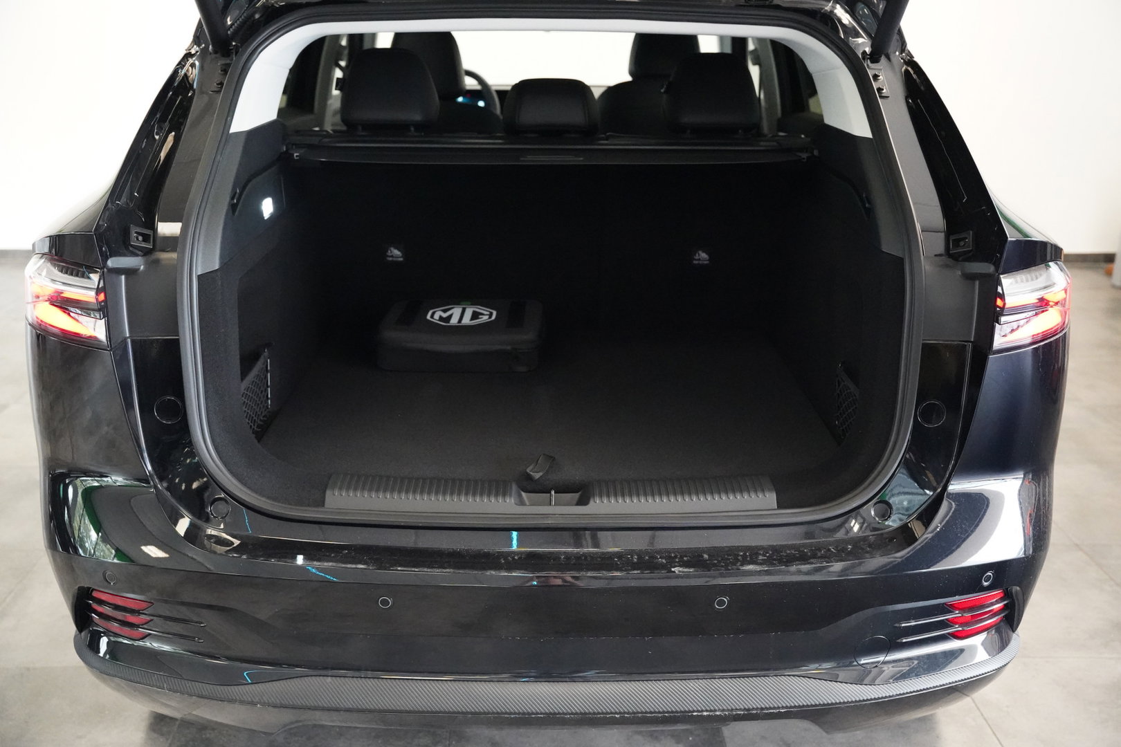 MG HS MG PHEV 1.5 Luxury Treeplanken electrische klep 360 camera 24 Maanden garantie* (Vraag naar de voorwaarden)