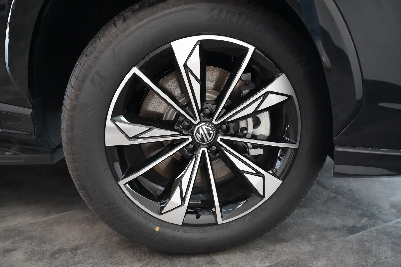 MG HS MG PHEV 1.5 Luxury Treeplanken electrische klep 360 camera 24 Maanden garantie* (Vraag naar de voorwaarden)