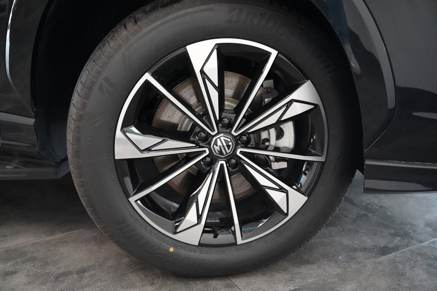 MG HS MG PHEV 1.5 Luxury Treeplanken electrische klep 360 camera 24 Maanden garantie* (Vraag naar de voorwaarden)