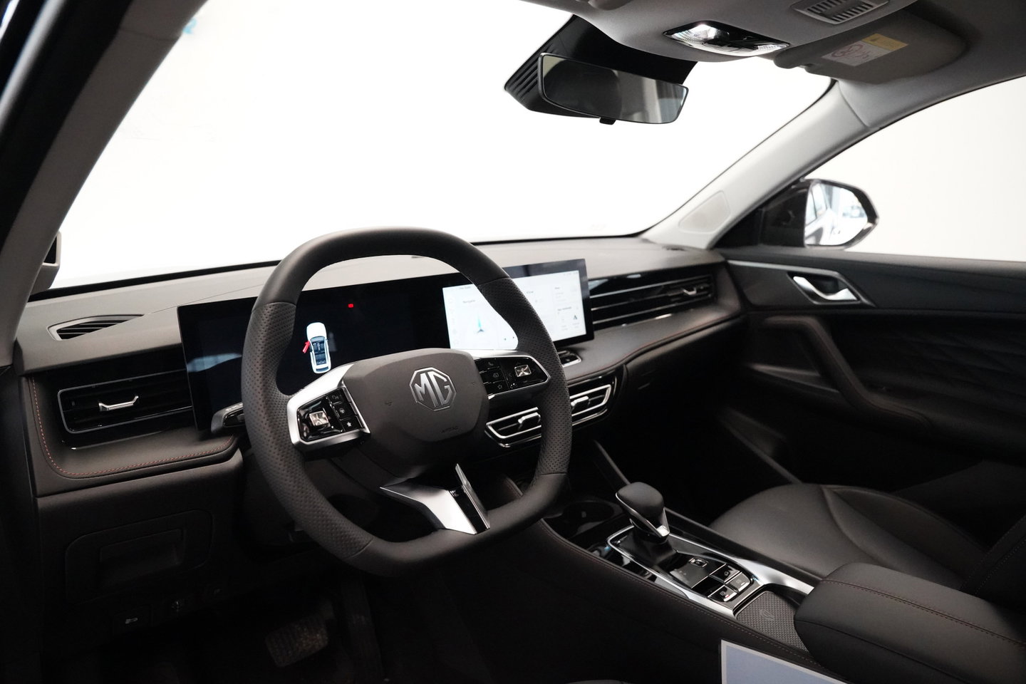 MG HS MG PHEV 1.5 Luxury Treeplanken electrische klep 360 camera 24 Maanden garantie* (Vraag naar de voorwaarden)