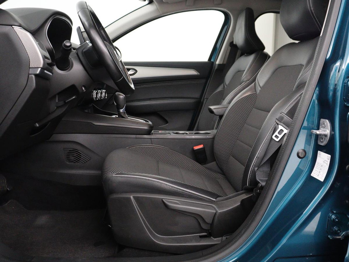 Renault Arkana 1.6 E-Tech Hybrid 145 Intens | Panoramadak | Half leder | Carplay | Adaptive cruise | Dodehoek detectie | Camera | Park assist | Climate control | Trekhaak